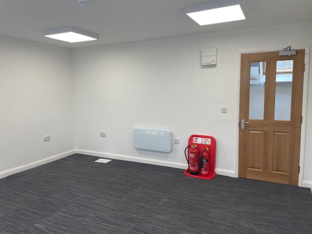 Office in Farnborough - photo 3